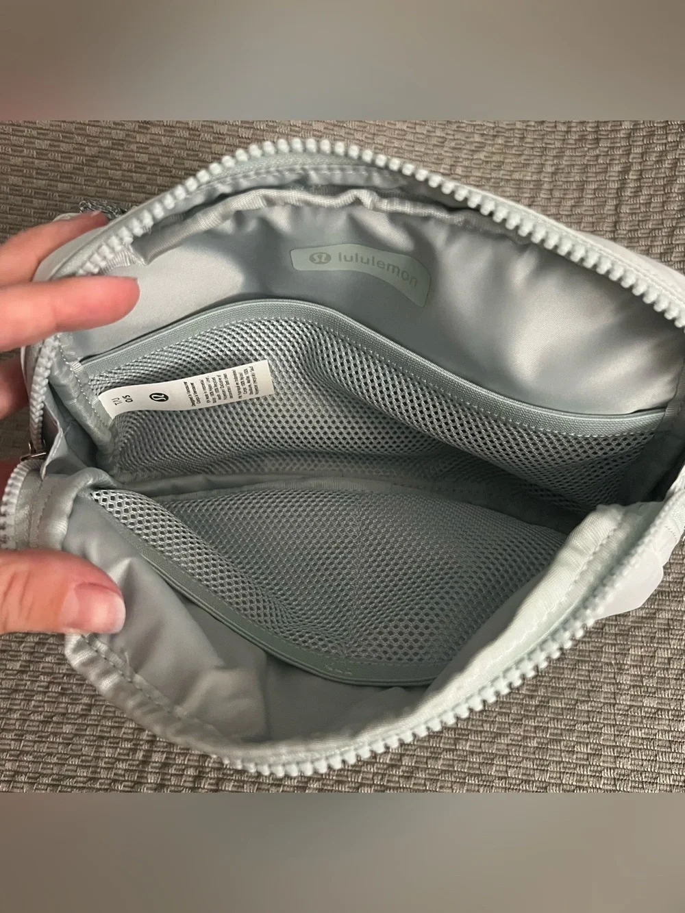 lululemon athletica 2L Beltbag in Pelican